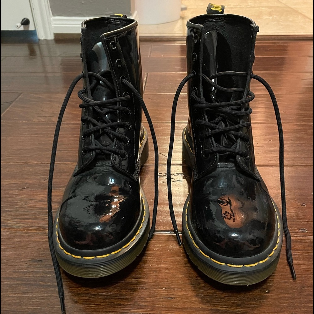 Dr. Martens. Size 7!!